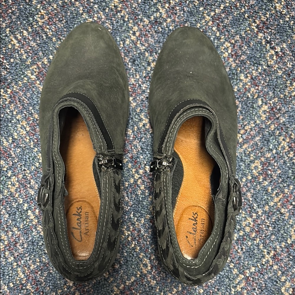Preloved Clarks Women's Gray shoes size 8.5